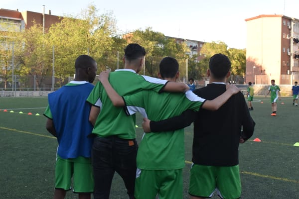 CD San Cristóbal: donde los sueños se persiguen como balones en el campo.